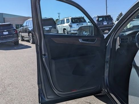 Used 2024 Volkswagen Atlas SE image 23