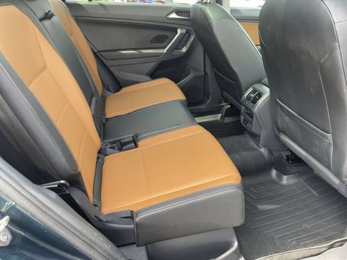 Used 2018 Volkswagen Tiguan SE w/ Panoramic Sunroof Package AWD/4WD image 24