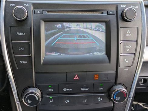 Used 2015 Toyota Camry SE image 12