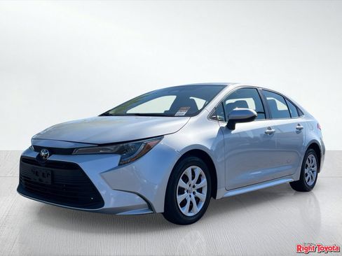 Used 2024 Toyota Corolla LE FWD image 2