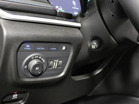 Used 2022 Jeep Grand Cherokee Trailhawk w/ Advanced Protech Group II AWD/4WD image 19