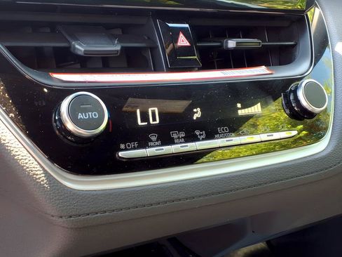 Used 2026 Toyota Corolla Cross AWD Hybrid w/ Moonroof Package image 19
