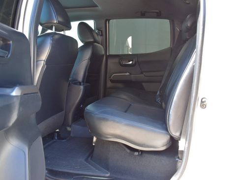Used 2023 Toyota Tacoma TRD Off-Road w/ TRD Premium Off Road Package AWD/4WD image 27