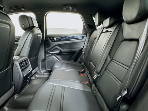 Used 2020 Porsche Cayenne AWD/4WD image 12