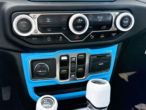 Used 2021 Jeep Wrangler Unlimited Islander image 14