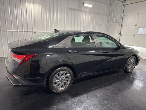 Used 2024 Hyundai Elantra SEL FWD image 4