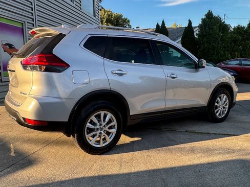 Used 2017 Nissan Rogue SV AWD/4WD image 3