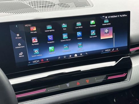 Certified 2025 BMW 530i xDrive w/ M Sport Package image 36