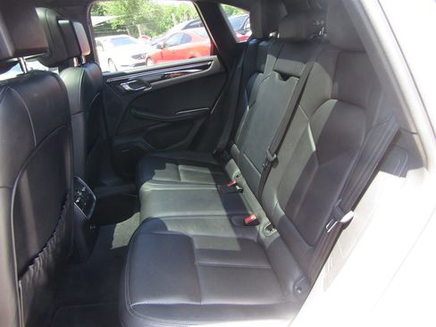 Used 2015 Porsche Macan Turbo image 8