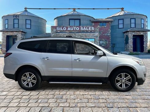 Used 2017 Chevrolet Traverse LT FWD image 6