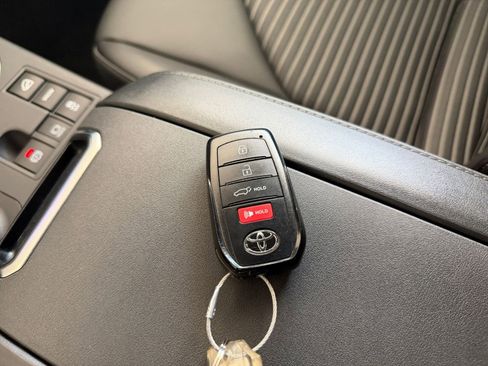 Used 2025 Toyota Highlander XSE AWD/4WD image 22
