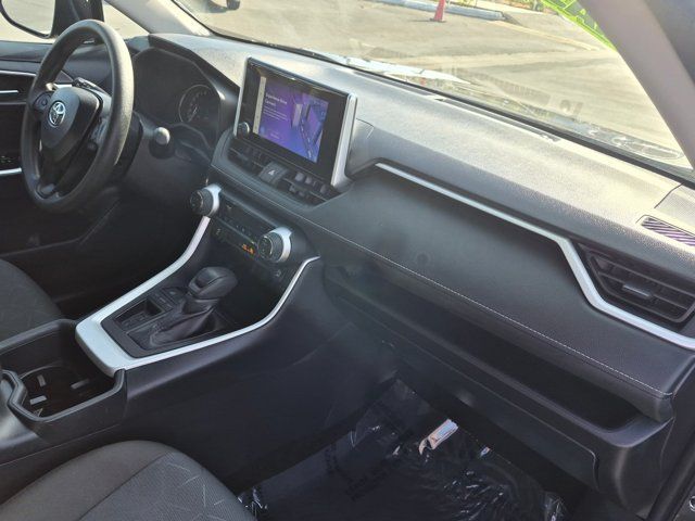 Used 2025 Toyota RAV4 XLE FWD image 6