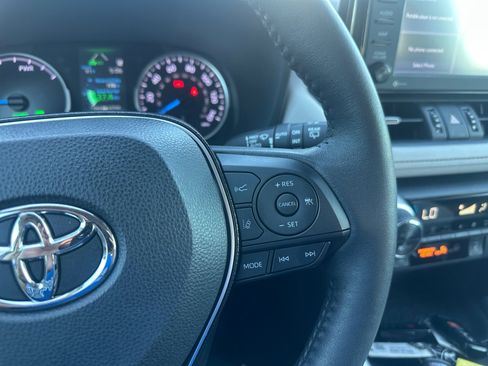 Used 2021 Toyota RAV4 XLE Premium image 20