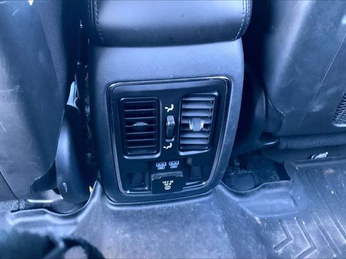 Used 2019 Jeep Grand Cherokee Limited AWD/4WD image 34