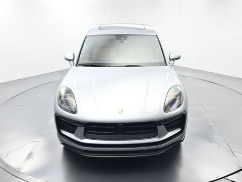Certified 2025 Porsche Macan AWD/4WD image 44