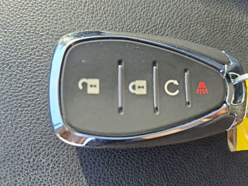 Used 2025 Chevrolet Trax LT w/ LT Convenience Package FWD image 35