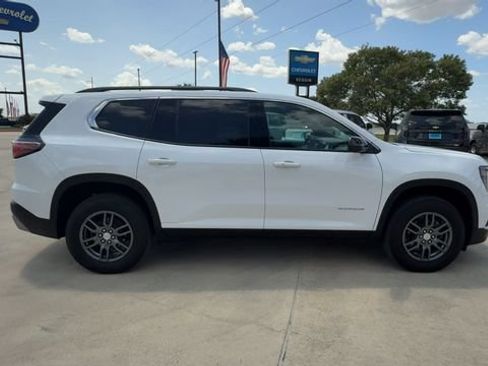 Certified 2025 GMC Acadia Elevation AWD/4WD image 9