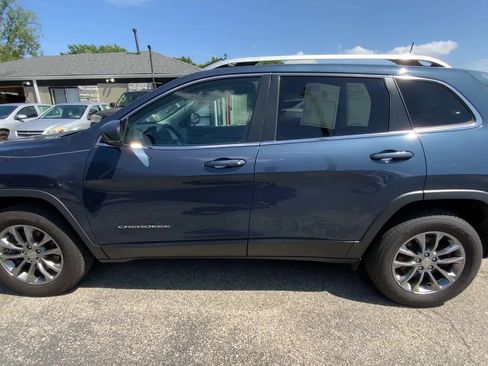 Used 2019 Jeep Cherokee Latitude Plus w/ Cold Weather Group AWD/4WD image 5