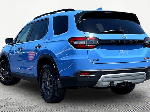 Certified 2025 Honda Pilot TrailSport image 4