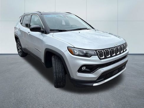 Used 2025 Jeep Compass Limited AWD/4WD image 9