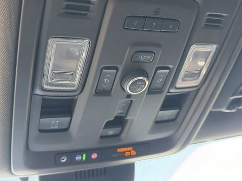 Used 2023 GMC Yukon SLT w/ SLT Premium Package image 24