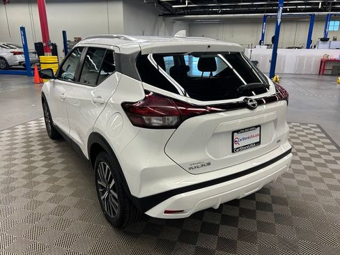 Used 2022 Nissan Kicks SV FWD image 7