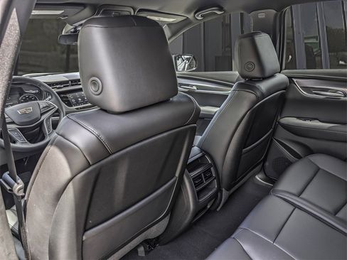 New 2025 Cadillac XT5 Luxury image 12