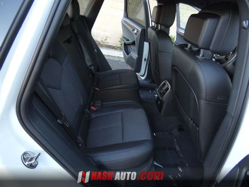 Used 2024 Porsche Macan AWD/4WD image 35
