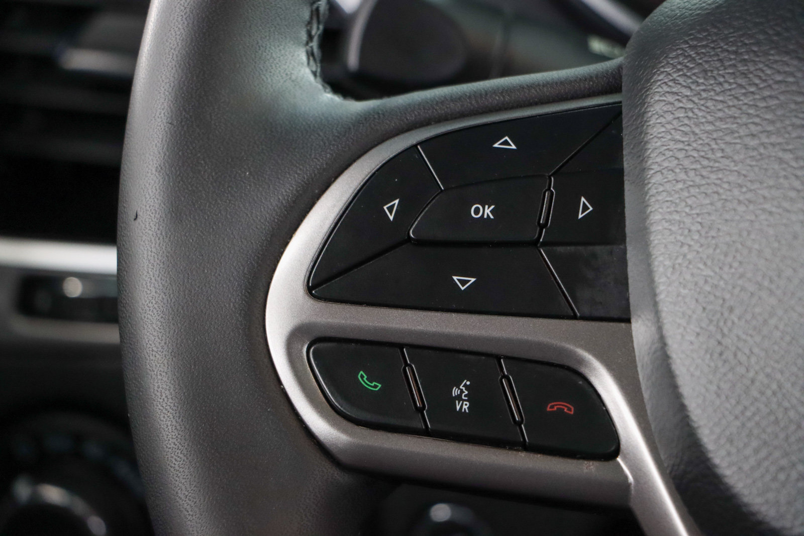 Used 2022 Jeep Cherokee Limited AWD/4WD image 13