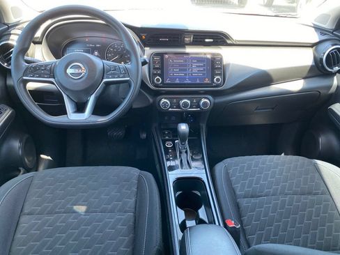 Used 2023 Nissan Kicks SV FWD image 4