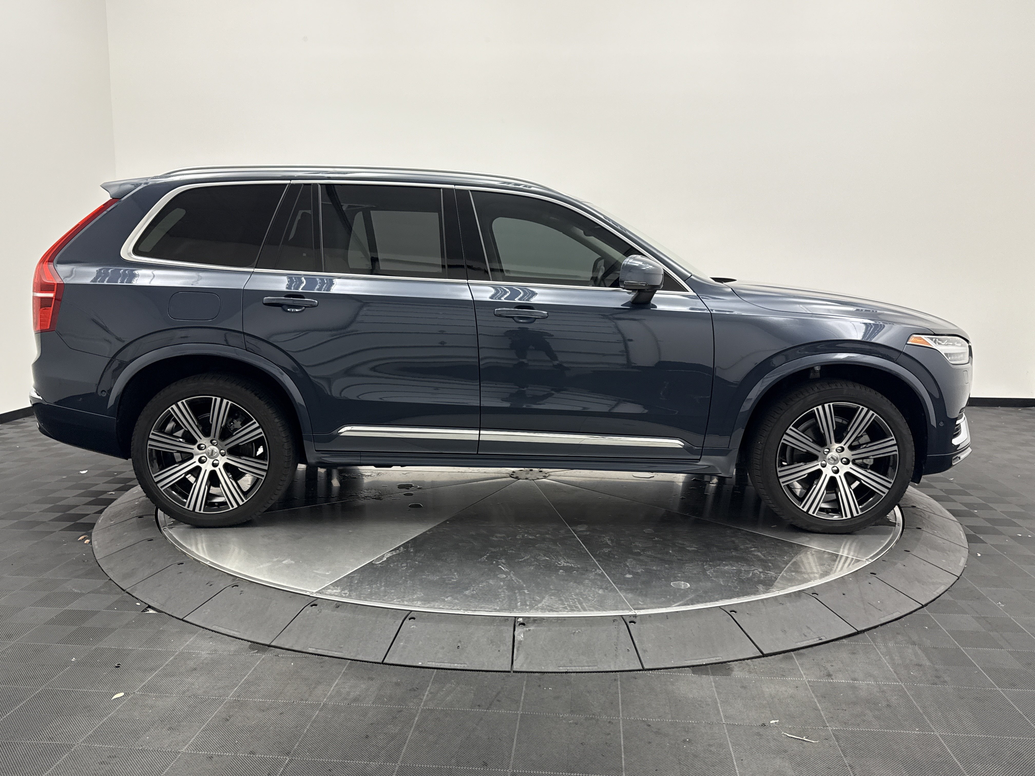 Certified 2024 Volvo XC90 B6 Plus w/ Protection Package Premier AWD/4WD image 8