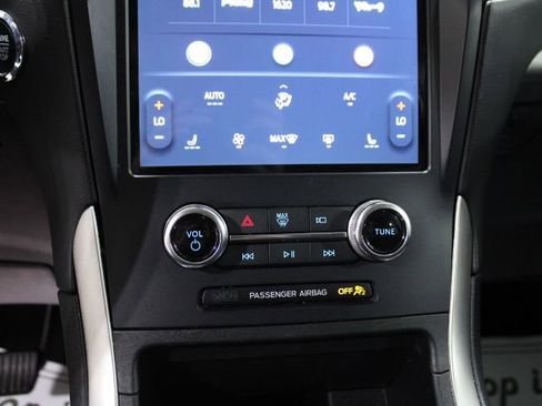 Used 2024 Ford Edge SEL image 34