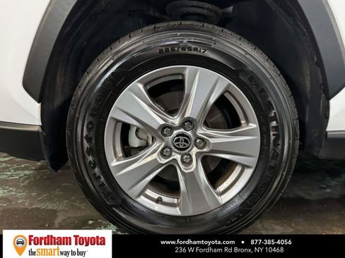 Used 2025 Toyota RAV4 XLE AWD/4WD image 9