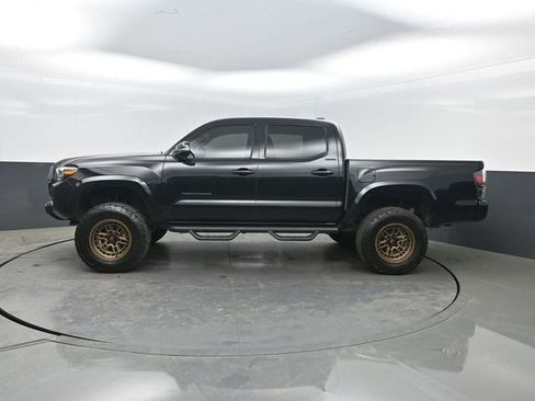 Used 2021 Toyota Tacoma Limited RWD image 2