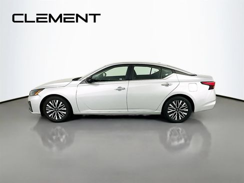 Used 2024 Nissan Altima 2.5 SV FWD image 6