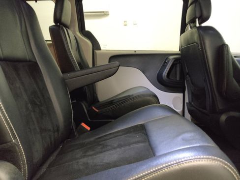 Used 2017 Dodge Grand Caravan SXT w/ Driver Convenience Group FWD image 19