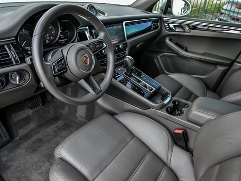 Used 2025 Porsche Macan w/ Premium Package Plus AWD/4WD image 19