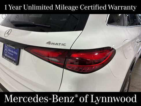 Used 2025 Mercedes-Benz GLC 300 4MATIC image 9