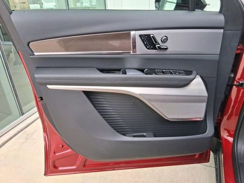New 2026 Cadillac Vistiq Sport w/ LPO, Floor Liner Package AWD/4WD image 17