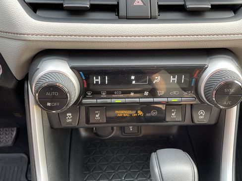 Certified 2020 Toyota RAV4 XLE w/ XLE Grade Weather Package AWD/4WD image 22