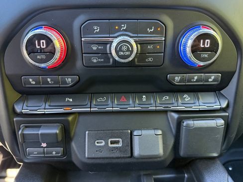 Used 2022 GMC Sierra 2500 AT4 w/ AT4 Preferred Package image 28