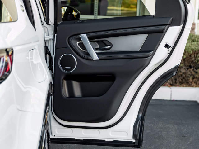 New 2026 Land Rover Discovery Sport Landmark AWD/4WD image 31