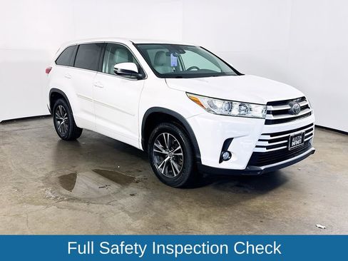Used 2018 Toyota Highlander Plus FWD image 1