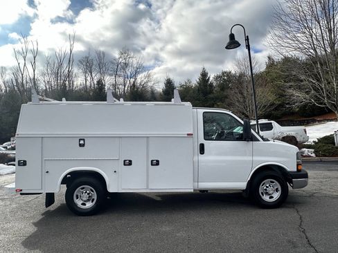 Used 2015 Chevrolet Express 3500 image 3