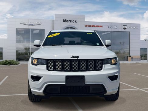 Used 2018 Jeep Grand Cherokee Altitude AWD/4WD image 3