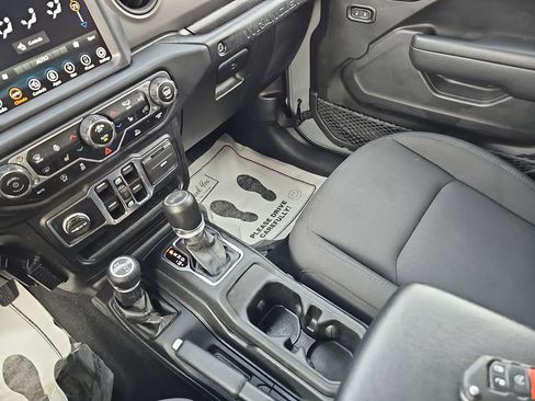 Used 2022 Jeep Wrangler Unlimited Sport image 30