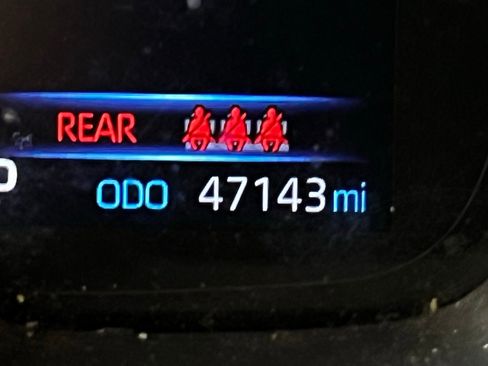 Used 2022 Toyota Corolla LE image 11