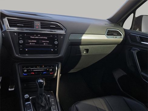 Used 2023 Volkswagen Tiguan SE R-Line image 15