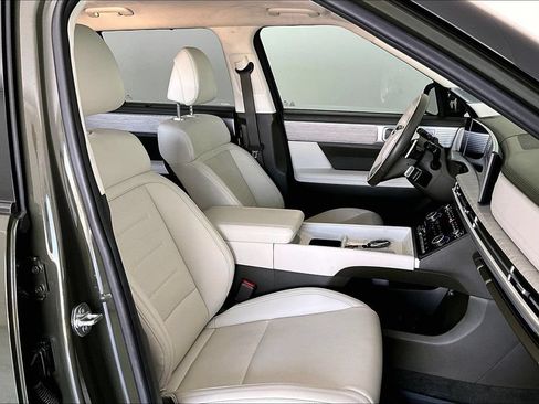 Used 2025 Hyundai Santa Fe Calligraphy FWD image 8