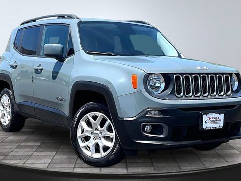 Used 2016 Jeep Renegade Latitude w/ Cold Weather Group AWD/4WD image 3